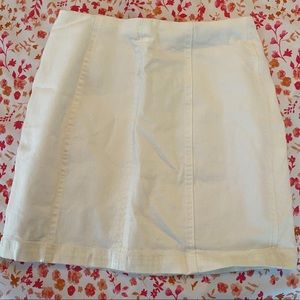 VICTORIA + SOPHIA WHITE DENIM MINI SKIRT